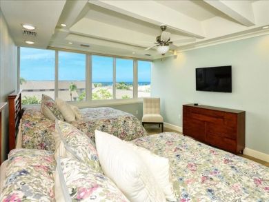 Siesta Key Updated Unit 2 Bedrooms 125 yards from Beach